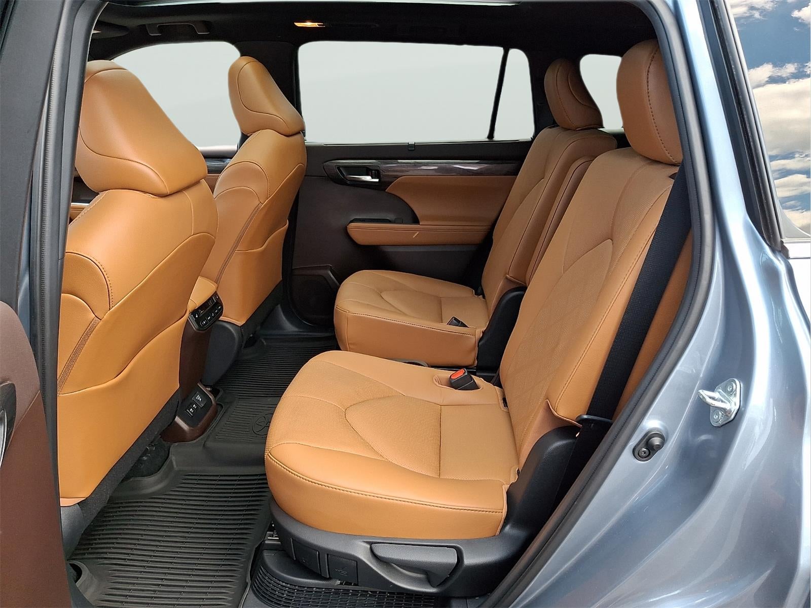 2021 Toyota Highlander Hybrid Platinum