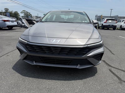 2024 Hyundai ELANTRA SE