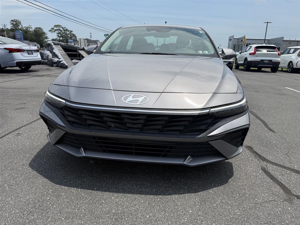 2024 Hyundai ELANTRA SE
