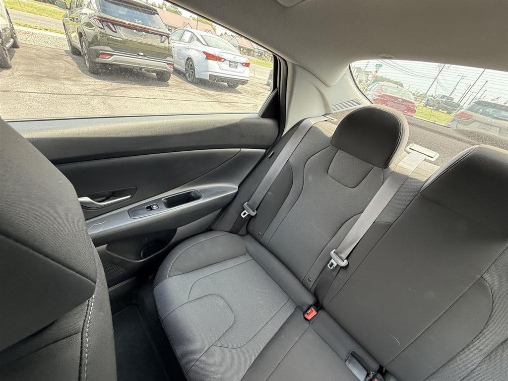 2024 Hyundai ELANTRA SE