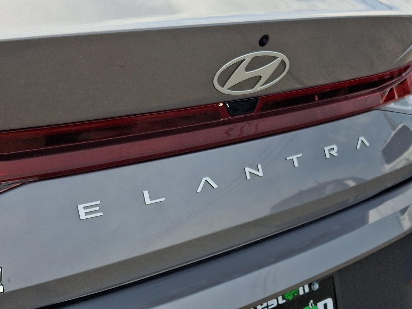 2024 Hyundai ELANTRA SE