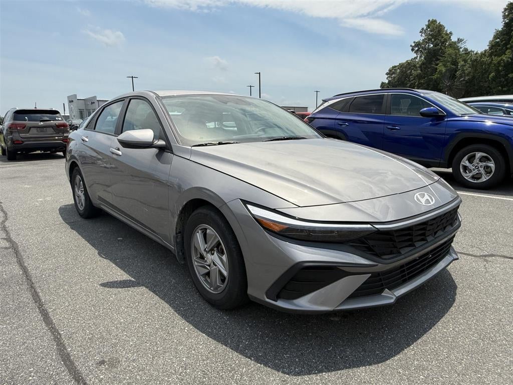 2024 Hyundai ELANTRA SE