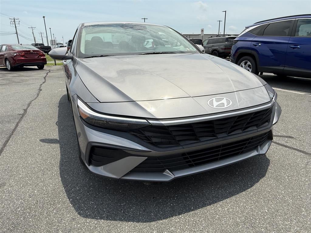 2024 Hyundai ELANTRA SE