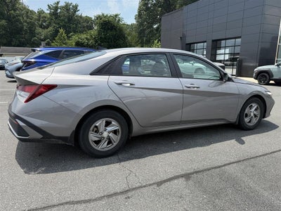 2024 Hyundai ELANTRA SE