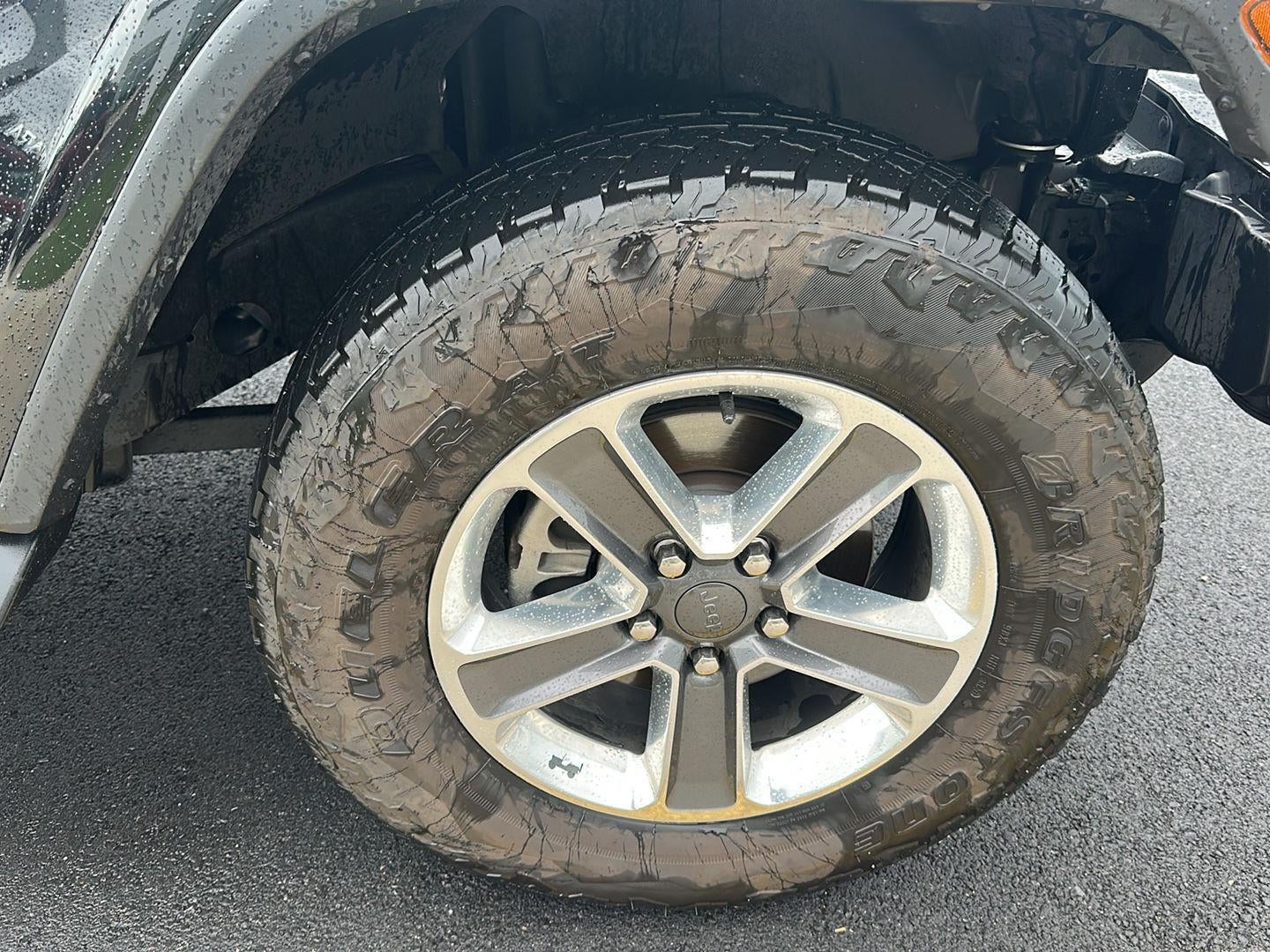 2021 Jeep WRANGLER SAHARA