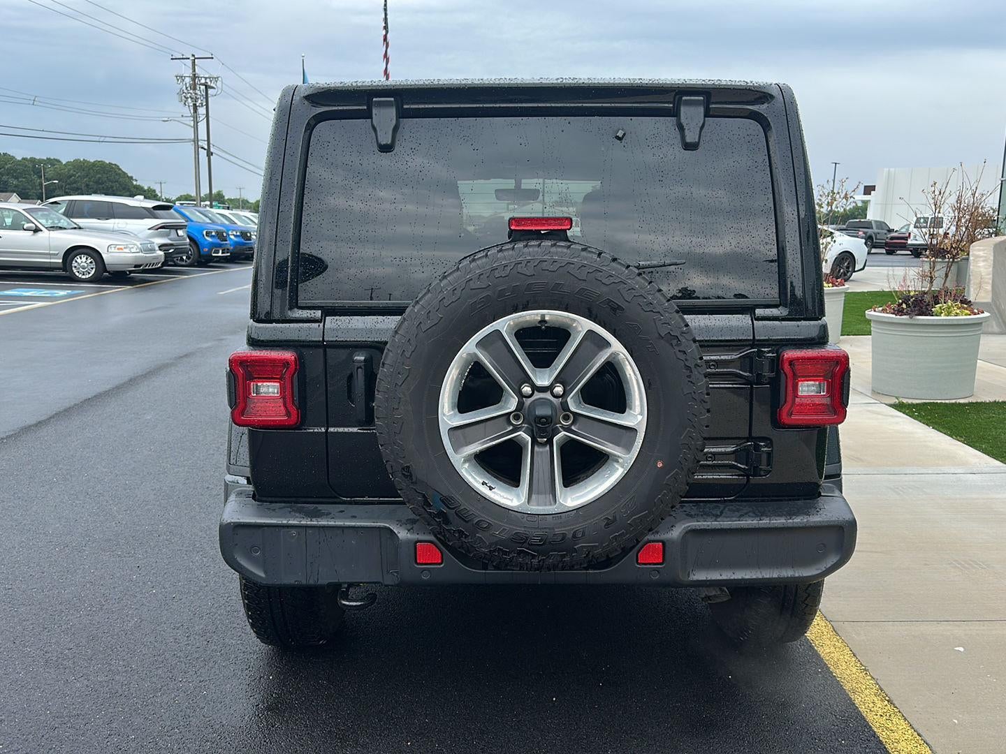 2021 Jeep WRANGLER SAHARA