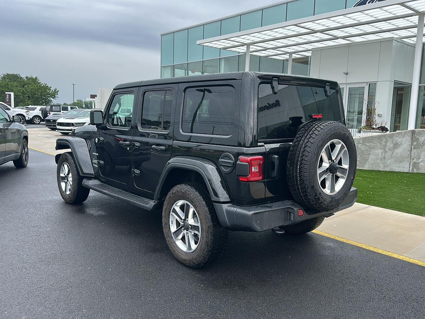 2021 Jeep WRANGLER SAHARA