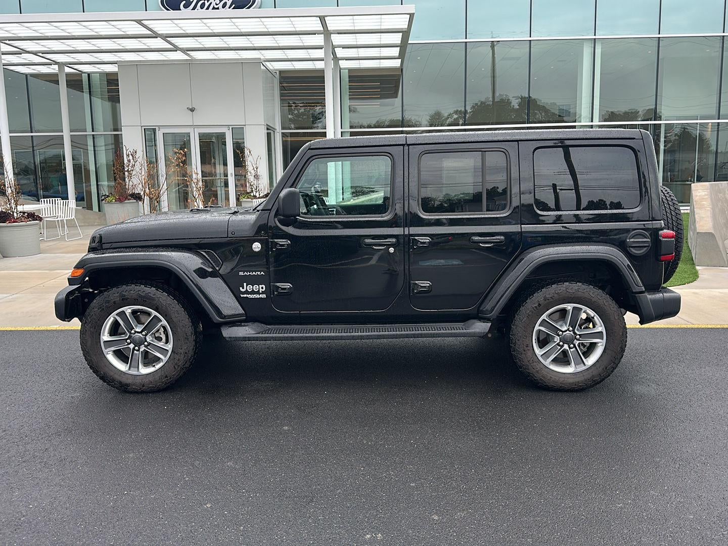 2021 Jeep WRANGLER SAHARA