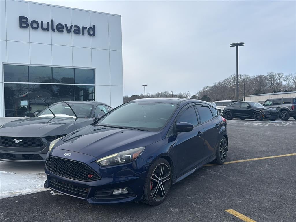 Used 2017 Ford Focus ST with VIN 1FADP3L94HL327686 for sale in Georgetown, DE