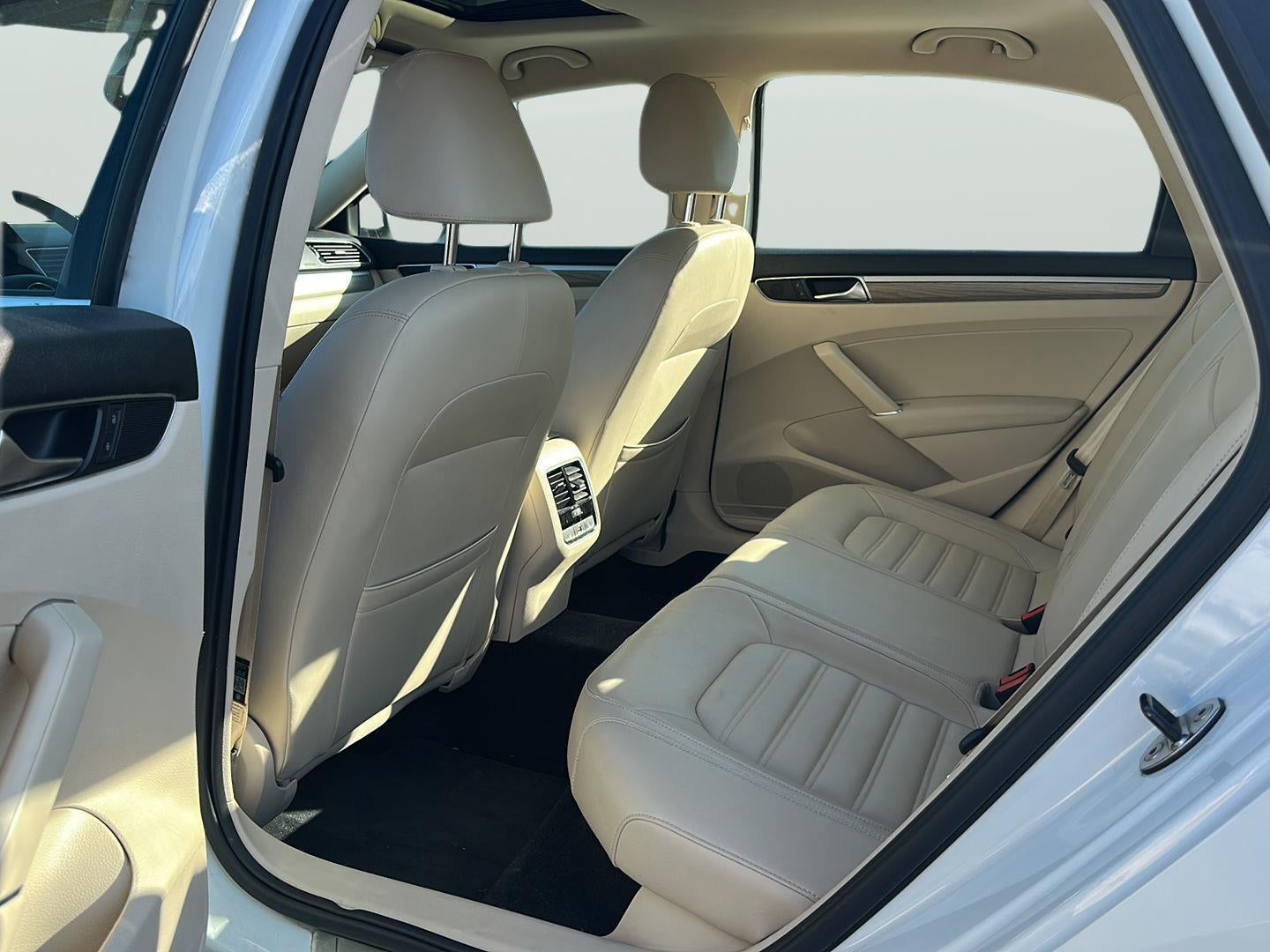 2017 Volkswagen Passat 1.8T SEL Premium