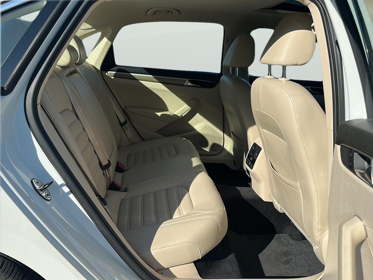 2017 Volkswagen Passat 1.8T SEL Premium