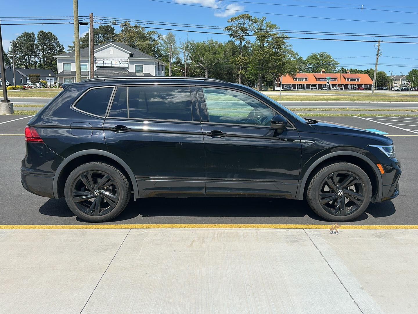 2024 Volkswagen Tiguan SE R-Line Black