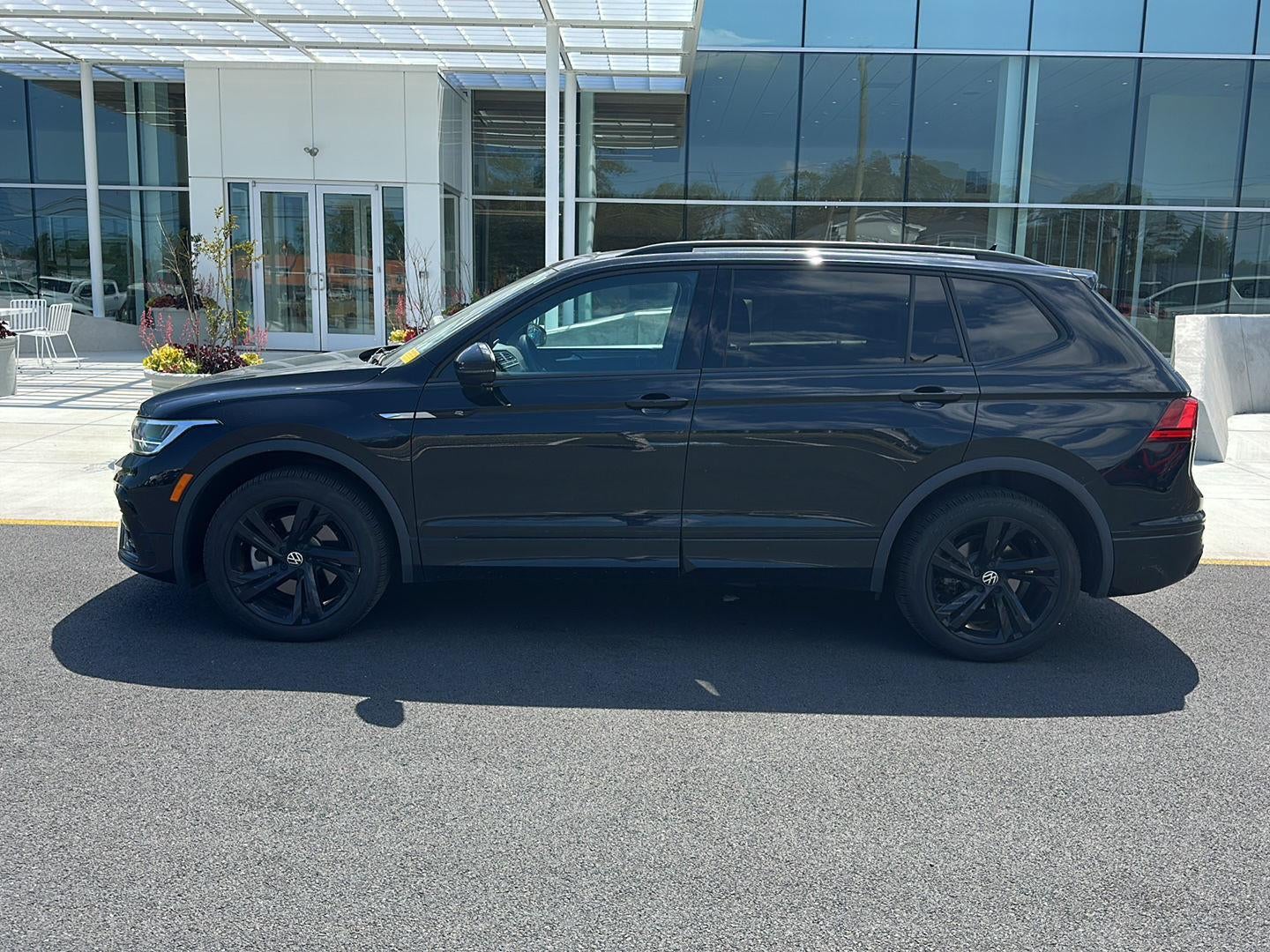 2024 Volkswagen Tiguan SE R-Line Black