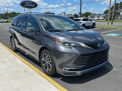 2025 Toyota SIENNA Platinum