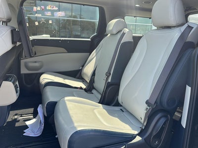 2025 Kia Carnival SX