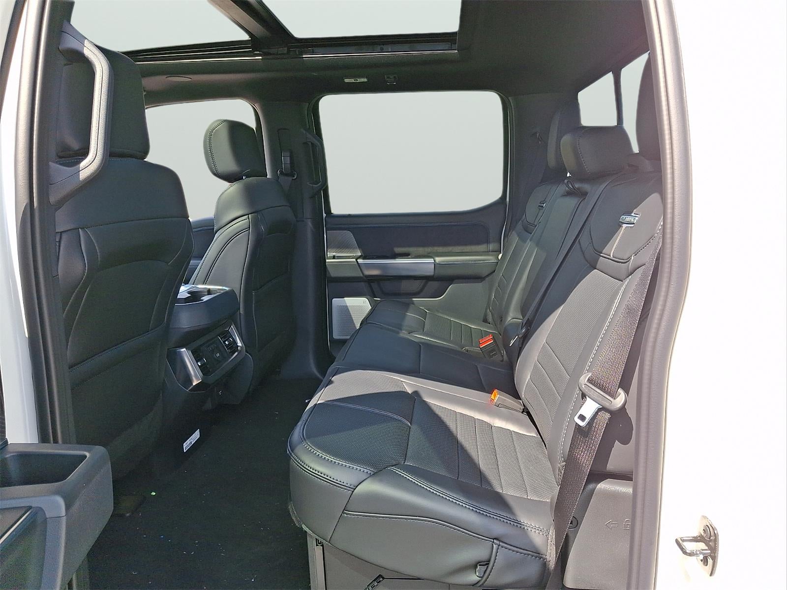 2025 Ford Super Duty F-350 Platinum