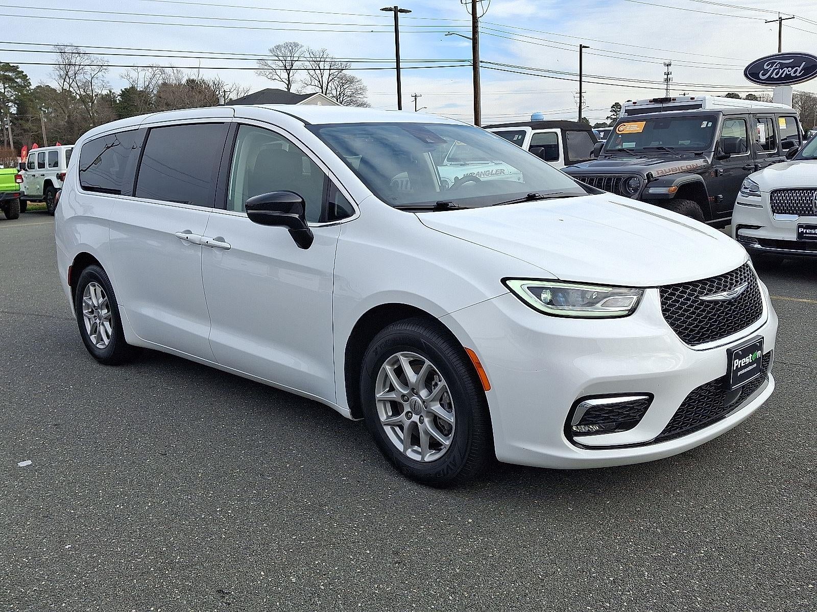 2024 Chrysler Pacifica Touring L
