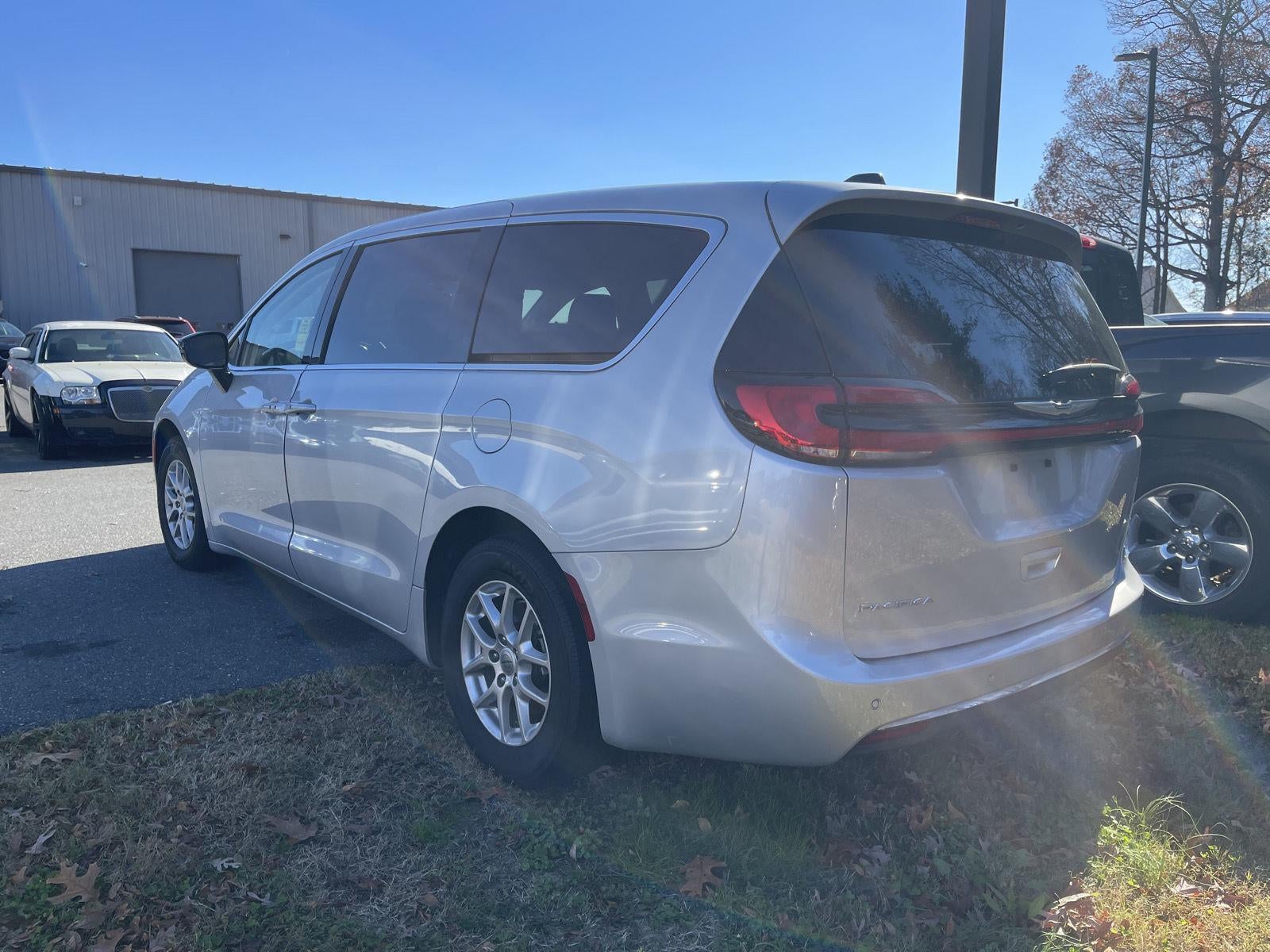 2024 Chrysler Pacifica Touring L